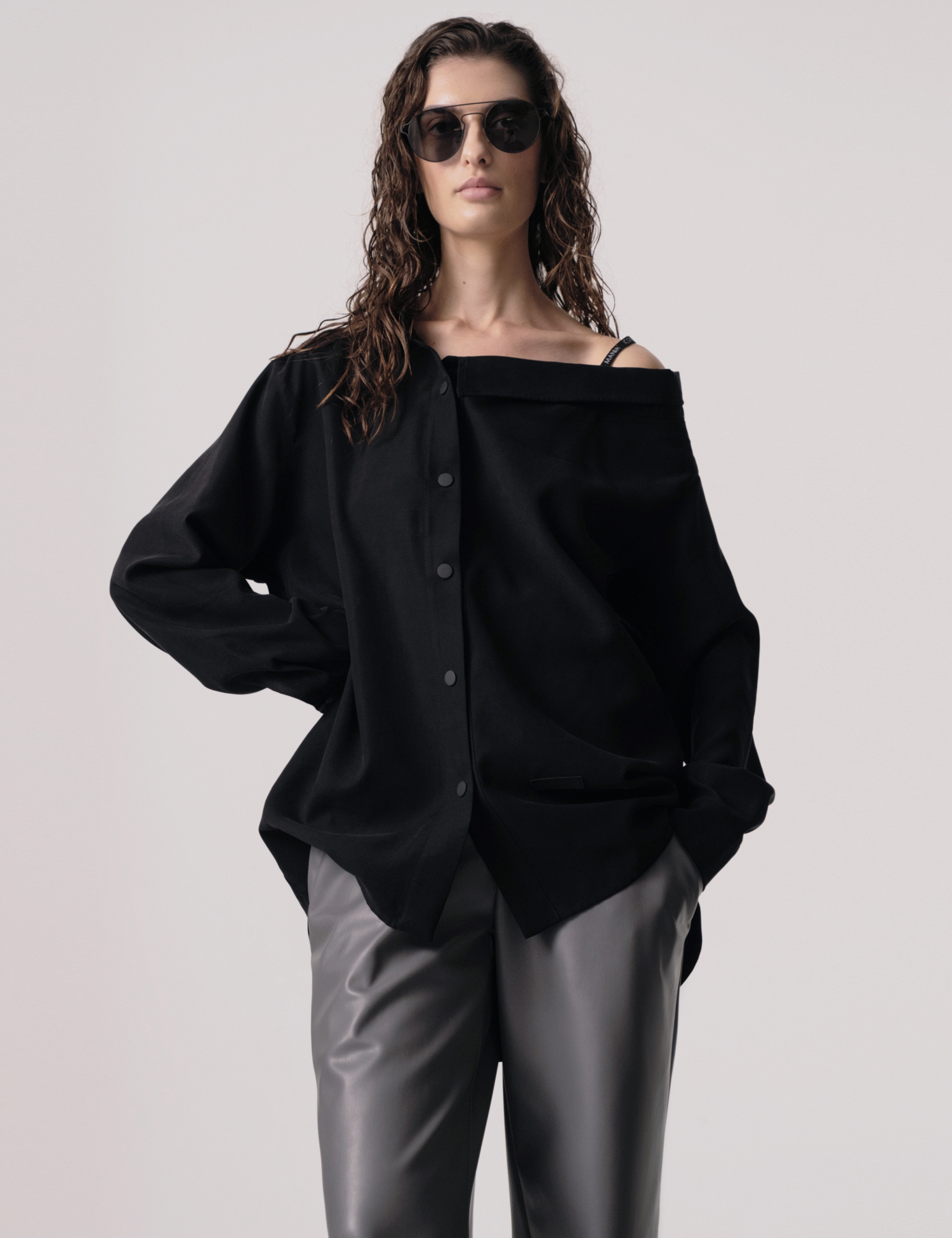 Картинка Сорочка oversize з поясом чорна