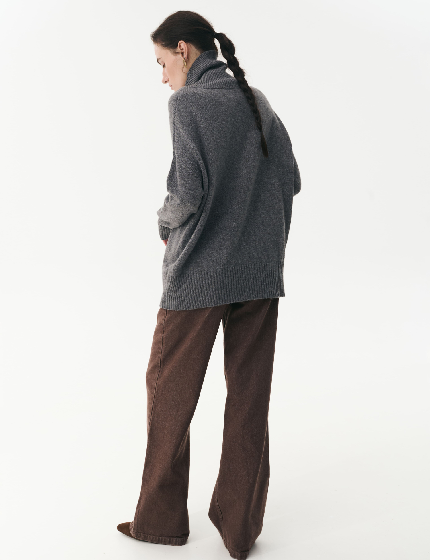 Картинка Светр oversize з високою горловиною сірий