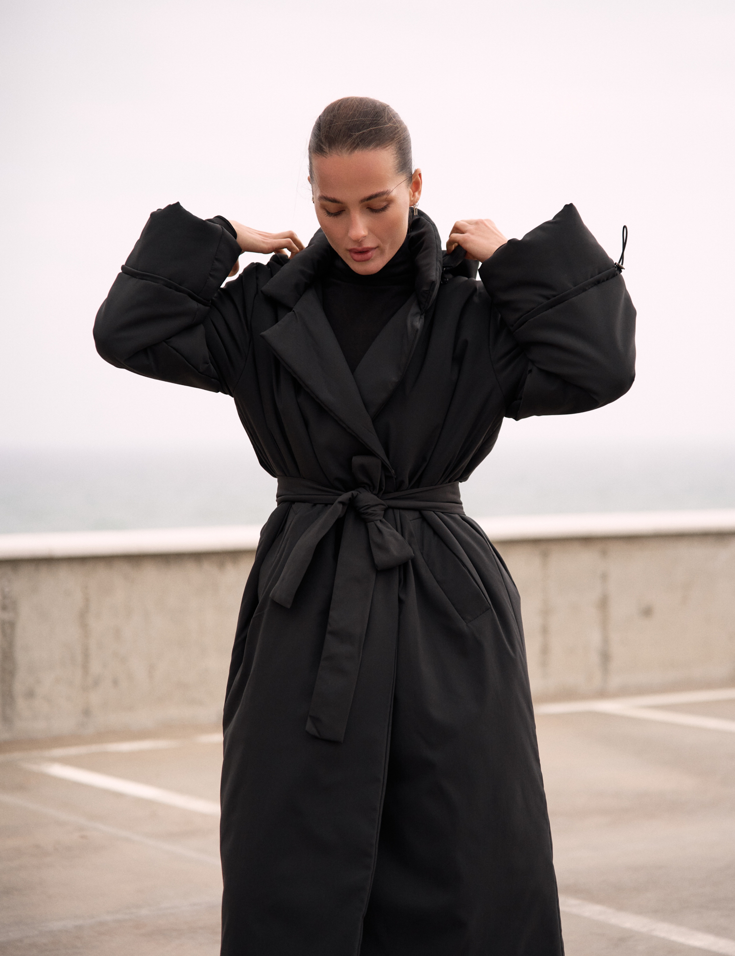Картинка Пуховик-пальто oversize з поясом чорний