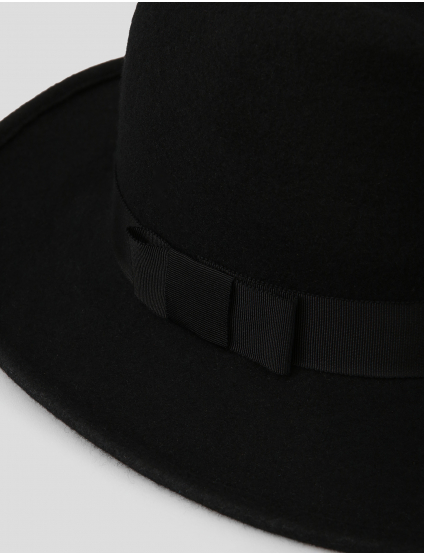Image Жіночий чорний капелюх