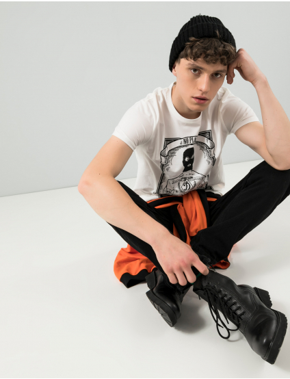 Картинка Біла футболка з принтом