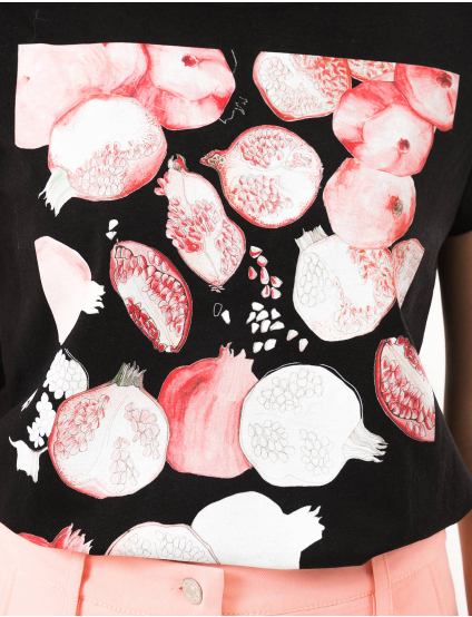 Картинка Жіноча чорна футболка з принтом