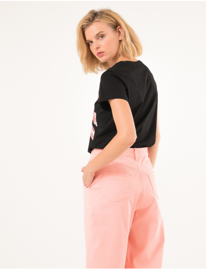 Картинка Жіноча чорна футболка з принтом