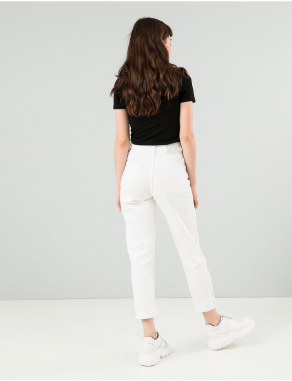 Картинка Жіноча чорна футболка з принтом