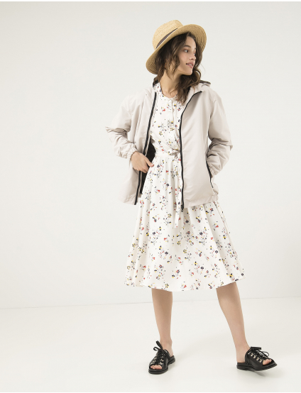 Картинка Жіноча бежева куртка з капюшоном