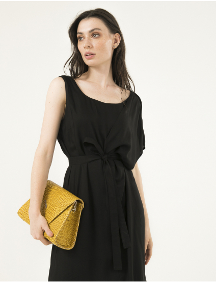 Картинка Чорна сукня з шлейфом