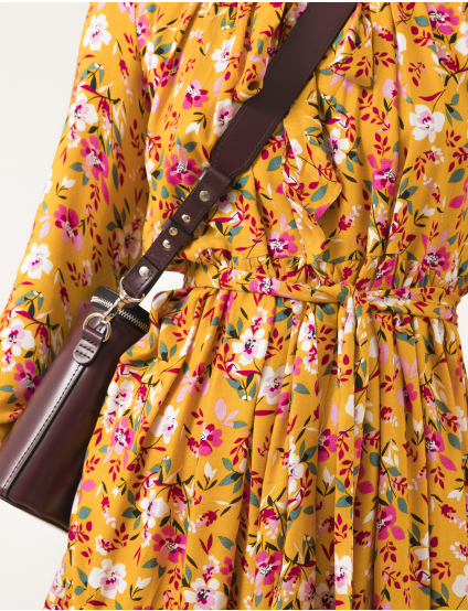 Картинка Жовта сукня з квітковим візерунком