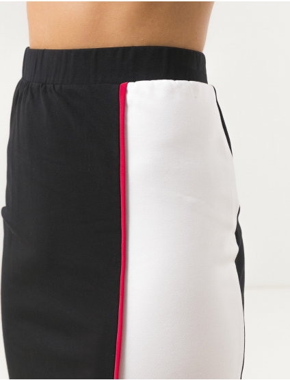 Картинка Чорна спідниця з розрізом