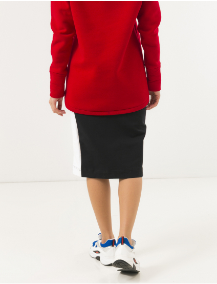 Картинка Чорна спідниця з розрізом