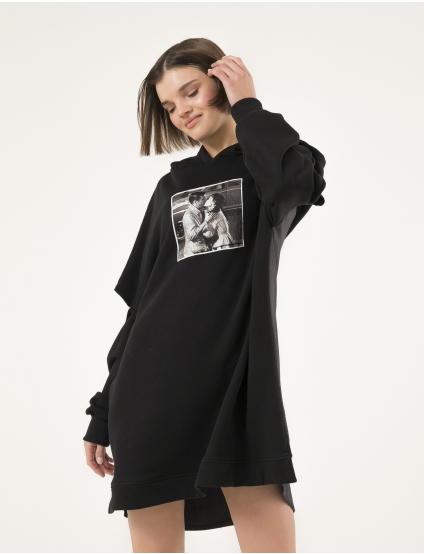 Картинка Чорна сукня з принтом