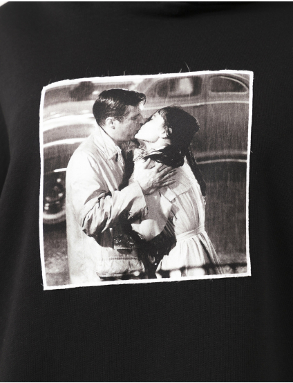 Картинка Чорна сукня з принтом