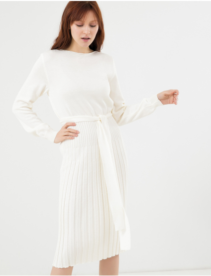 Картинка Біла сукня з поясом