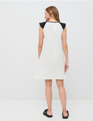 Image Біла лляна сукня з вишивкою