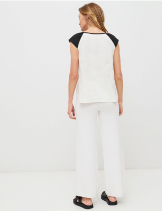 Image Жіноча біла лляна блуза з вишивкою