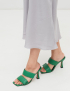 Картинка Зелені шкіряні босоніжки