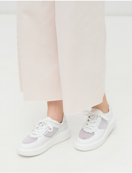 Картинка Жіночі білі шкіряні кросівки з перфорацією