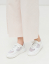 Картинка Жіночі білі шкіряні кросівки з перфорацією