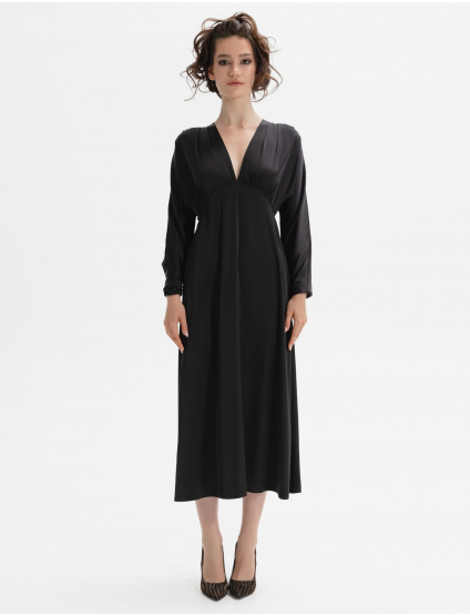 Картинка Чорна шовкова сукня з довгими рукавами