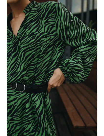 Картинка Зелена сукня з чорним принтом