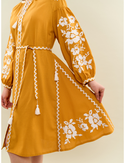 Картинка Вишита сукня жовта з білим орнаментом