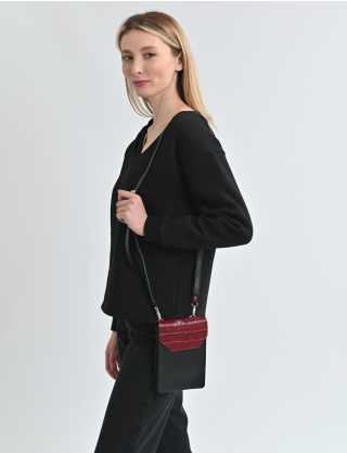 Картинка Сумка чорна з червоним клапаном