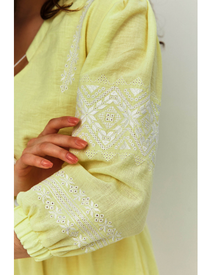 Картинка Літня сукня з вишивкою на рукавах