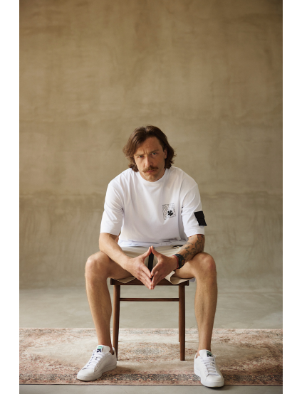 Картинка Біла футболка "Каштани"