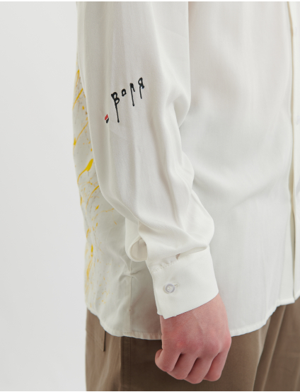 Картинка Сорочка біла з принтом на спині