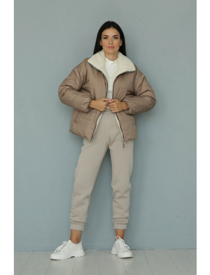 Картинка Бежева куртка