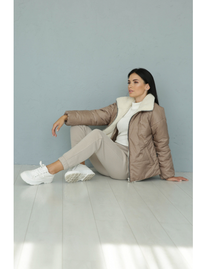 Картинка Бежева куртка