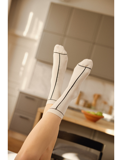 Картинка Бежеві шкарпетки "Закохувати"