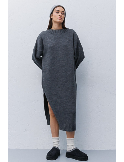 Картинка Темно-сіра в'язана сукня міді з вирізом