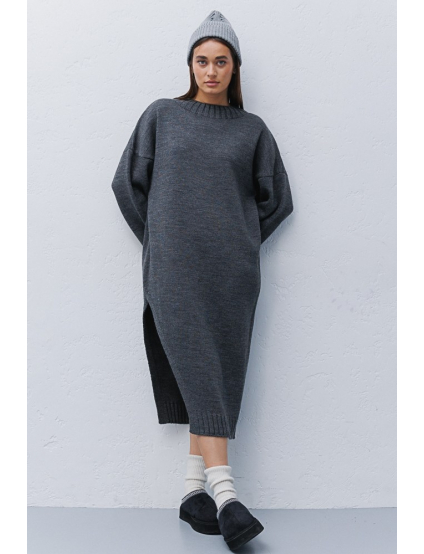 Картинка Темно-сіра в'язана сукня міді з вирізом