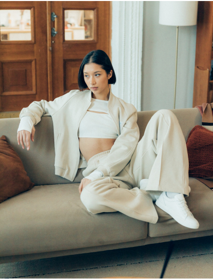 Картинка Кофта-бомбер бежева