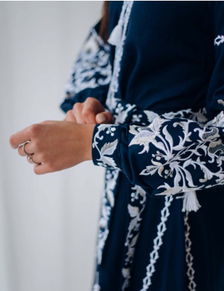 Картинка Вишита сукня "Христина" синя з білим орнаментом