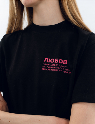 Картинка Футболка чорна з принтом