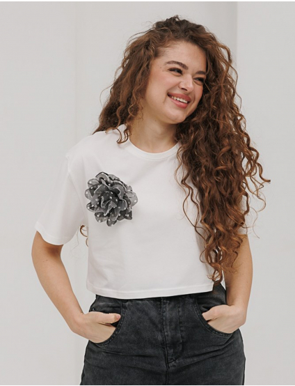 Картинка Футболка біла з брошкою