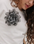 Картинка Футболка біла з брошкою