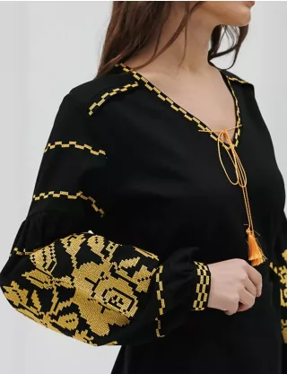 Картинка Вишита сукня чорна з жовтим орнаментом