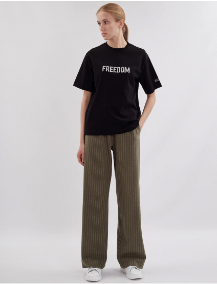 Картинка Футболка чорна з принтом