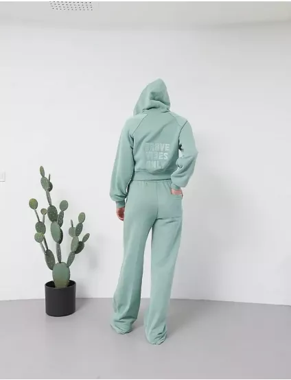 Картинка Костюм «Brave Vibes Only» світло-зелений
