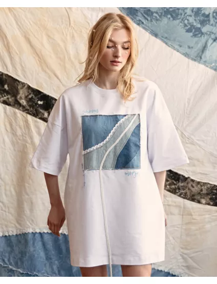 Картинка Футболка біла з джинсовою нашивкою