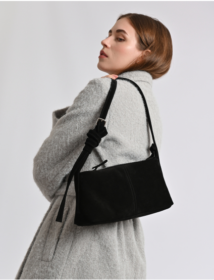 Картинка Сумка з чорної замші з вузлом на ремінці