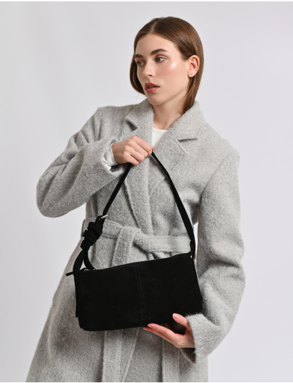 Картинка Сумка з чорної замші з вузлом на ремінці