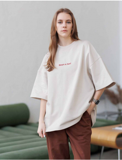 Картинка Футболка з вишивкою “Серцем і Душею” бежева