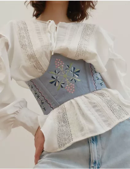 Картинка Корсет блакитний  з вишивкою "Каштан"