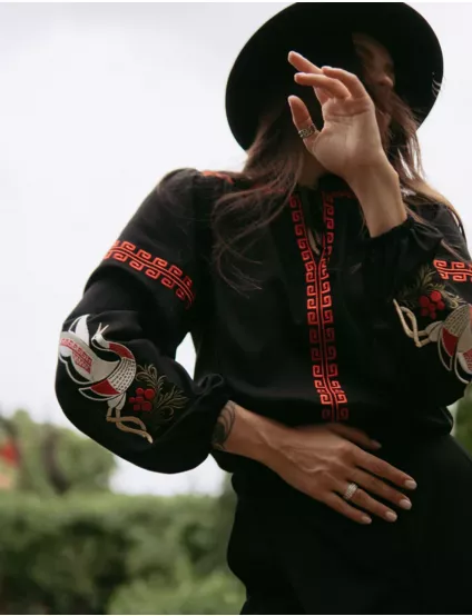 Картинка Вишиванка чорна з журавлями