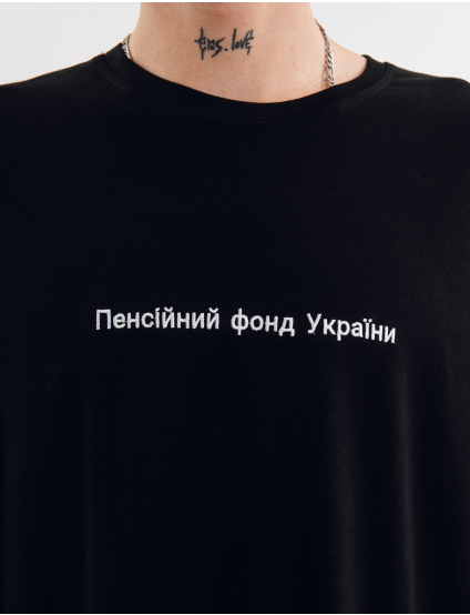 Картинка Футболка чорна з принтом 