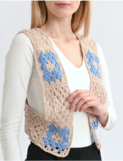 Картинка Жилет бежевий з блакитними квітами