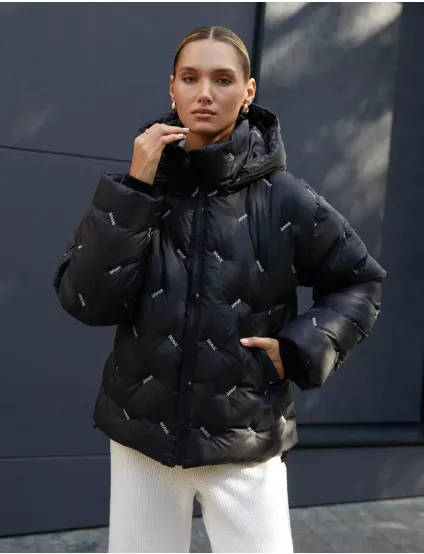 Картинка Куртка чорна з принтом